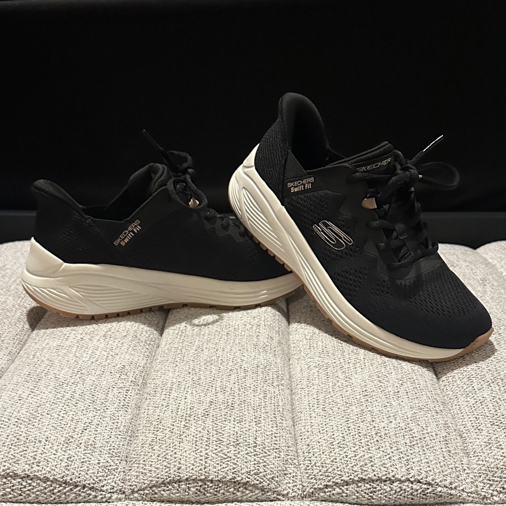 Skechers swift fit running sneakers